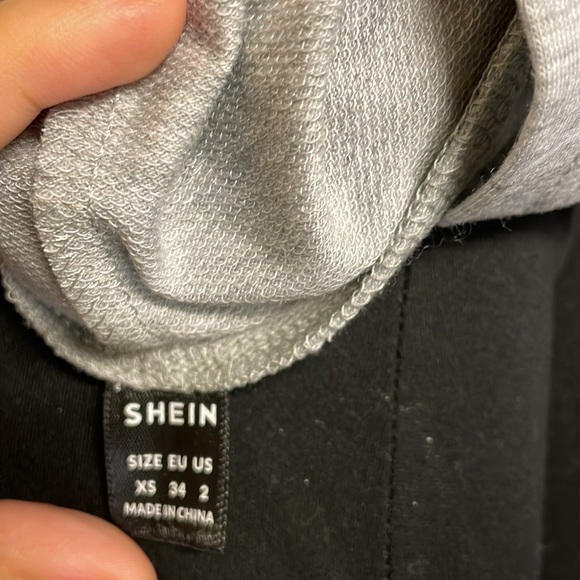 Grey top with hood - Picture 2 of 2